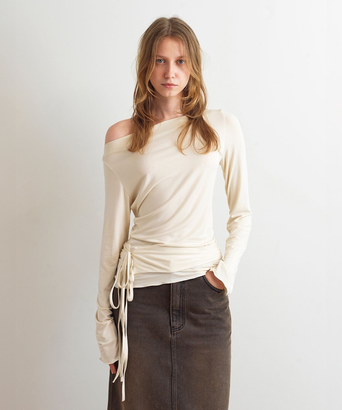 아옵트(AOPT) BOAT NECK TWO WAY STRAP TOP - CREAM