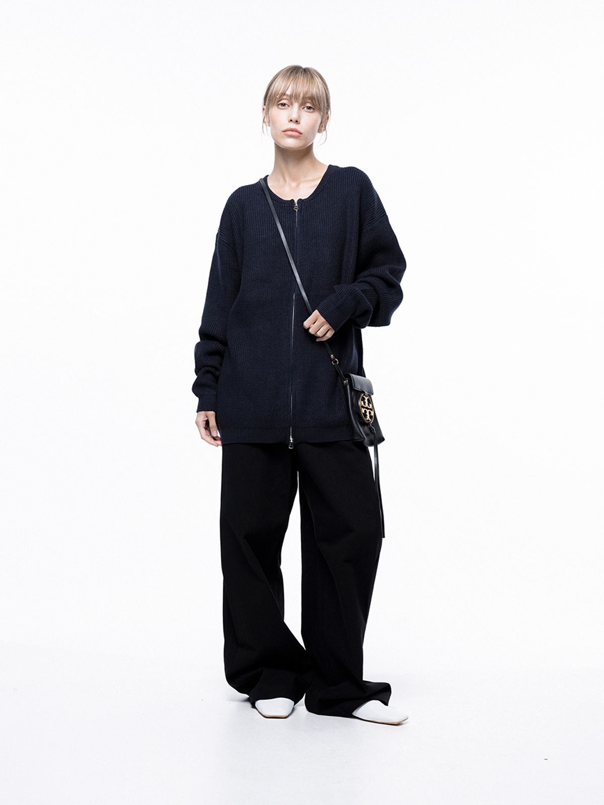 챈세스노이(CHANCE'S NOI) Side Tuck Wide Cotton Slacks - Black /M243PT04BKW