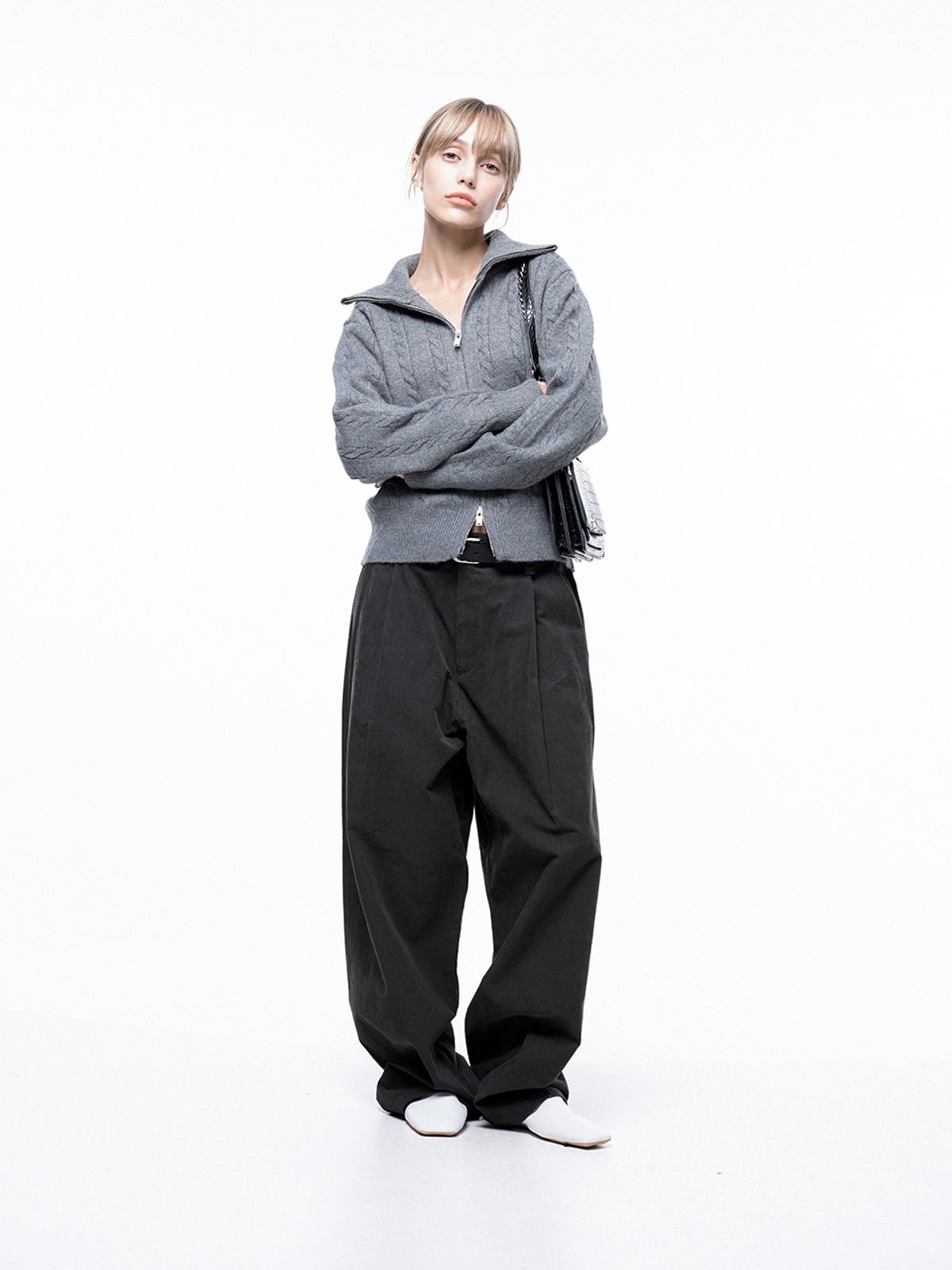 챈세스노이(CHANCE'S NOI) Corduroy One-tuck Wide Pants - Charcoal /M243PT01CH