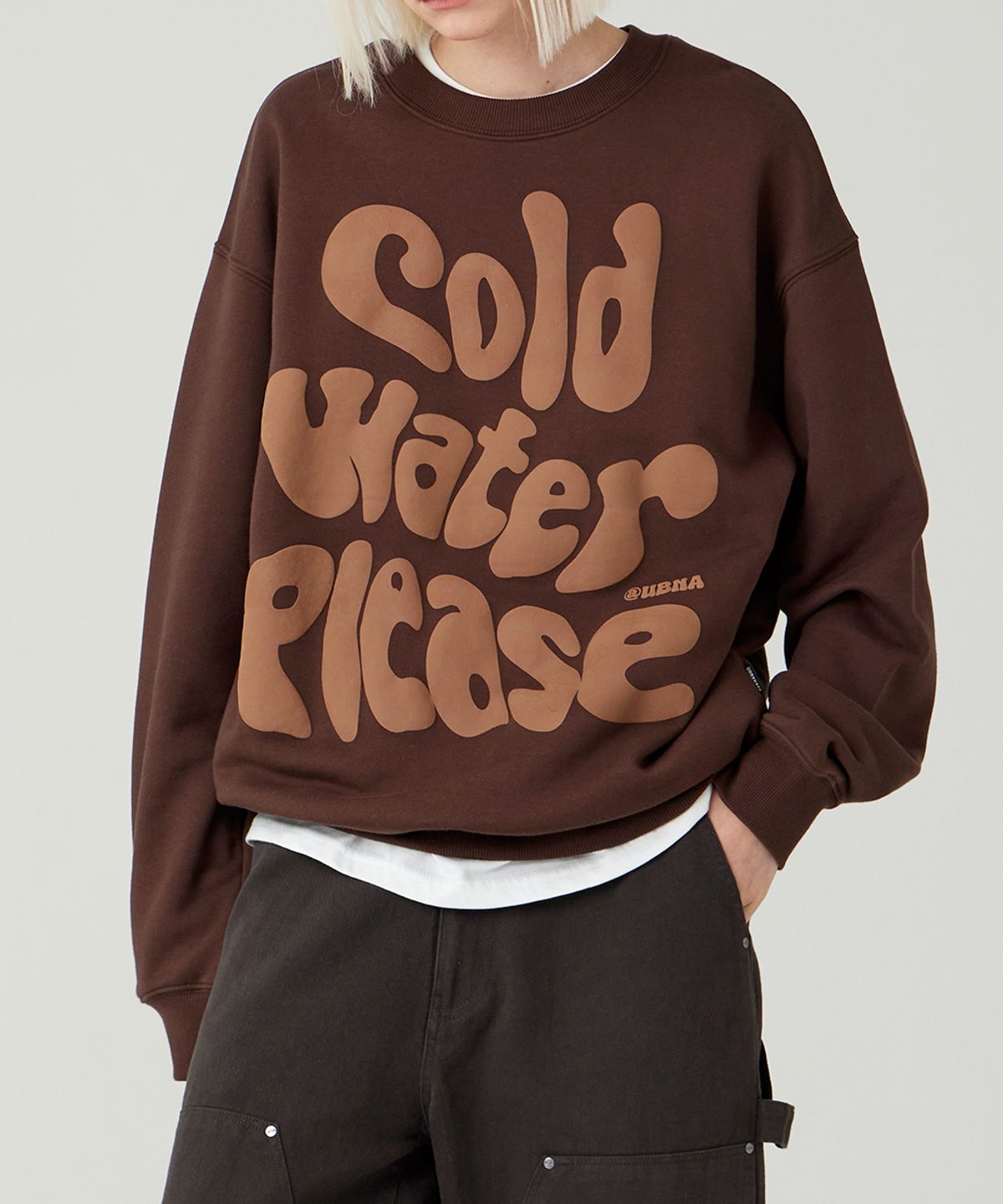 어반에이지(URBANAGE) Cold water Plz 오버 맨투맨_브라운