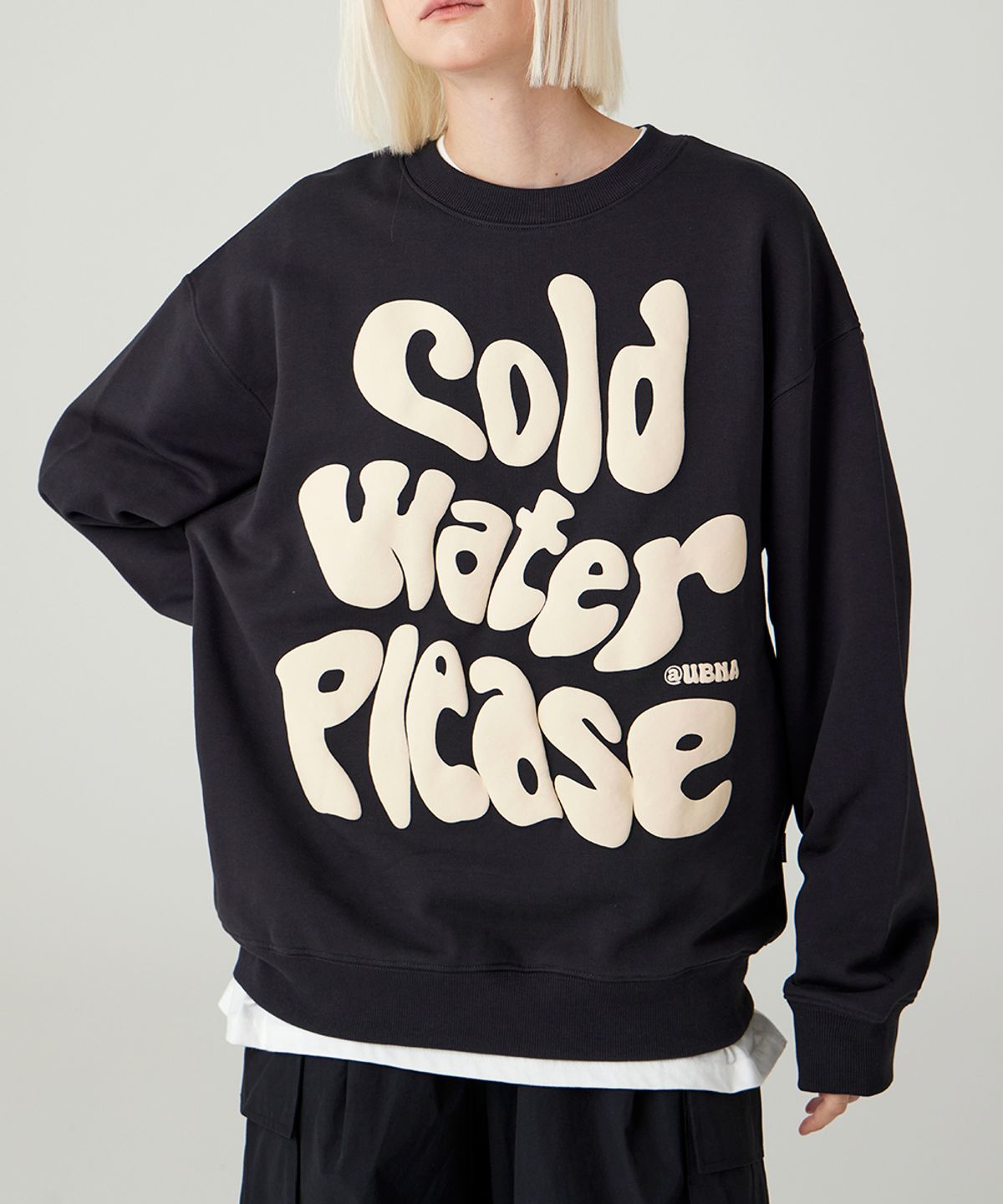 어반에이지(URBANAGE) Cold water Plz 오버 맨투맨_차콜