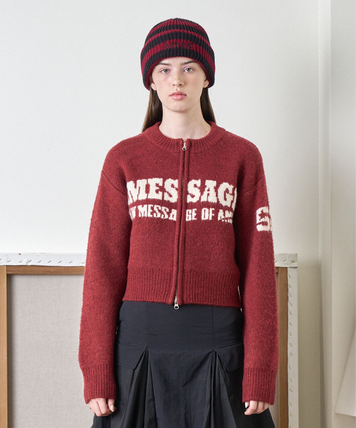 아메스 월드와이드(AMES-WORLDWIDE) TYPO KNIT ZIP-UP RED