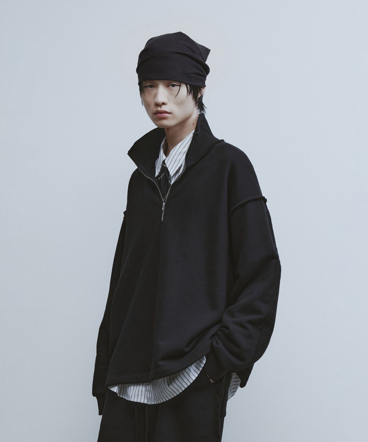유스(YOUTH) Cut-off Half Zip-up Sweatshirt - Black