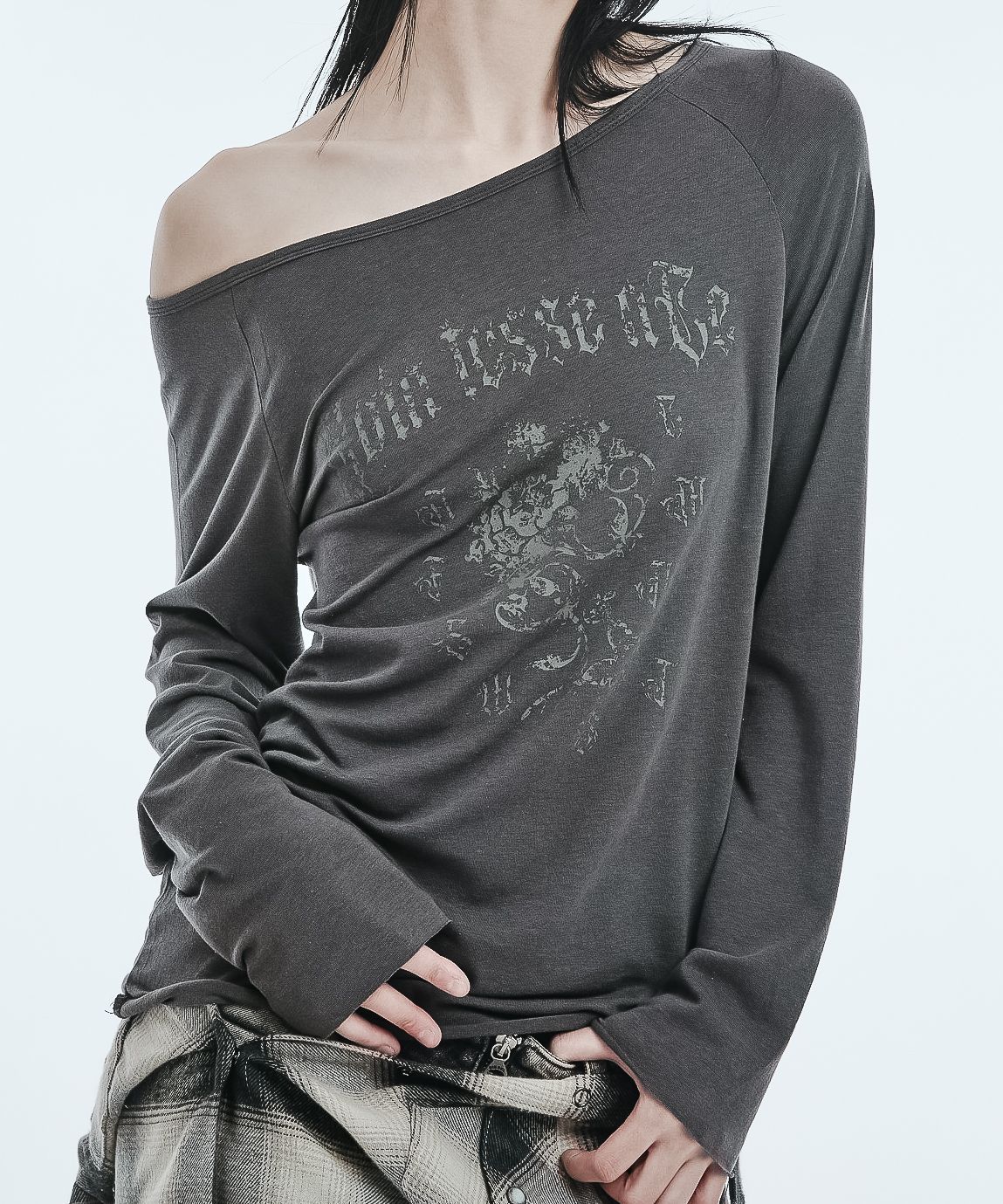 人気の雑貨がズラリ！ A | MUSINSA FEW CHARCOAL Top Sleeve Long Raglan Sheer COMMENTS トップス