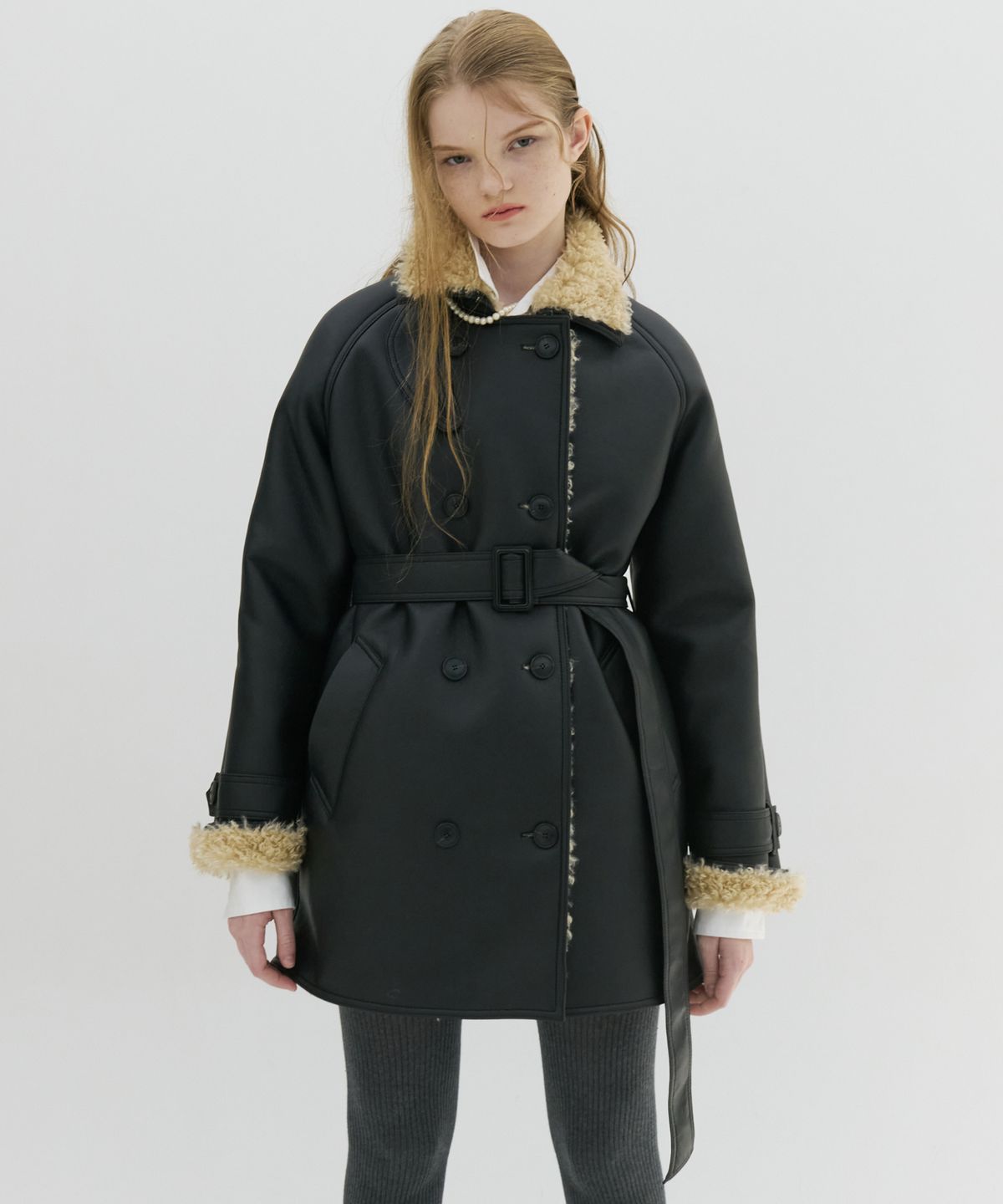 비콰이엇(B QUIET) SOFT FAUX SHEARING TRENCH HALF COAT_BLACK BEIGE