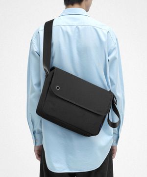 에센셜 캔버스 메신저백 380