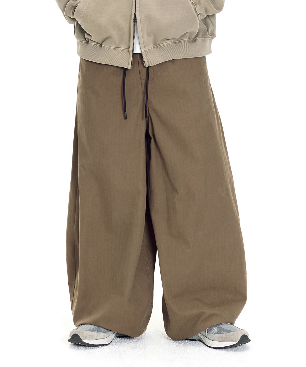 기철(KICHUL) V AND V BALLOON PANTS (DARK BEIGE)