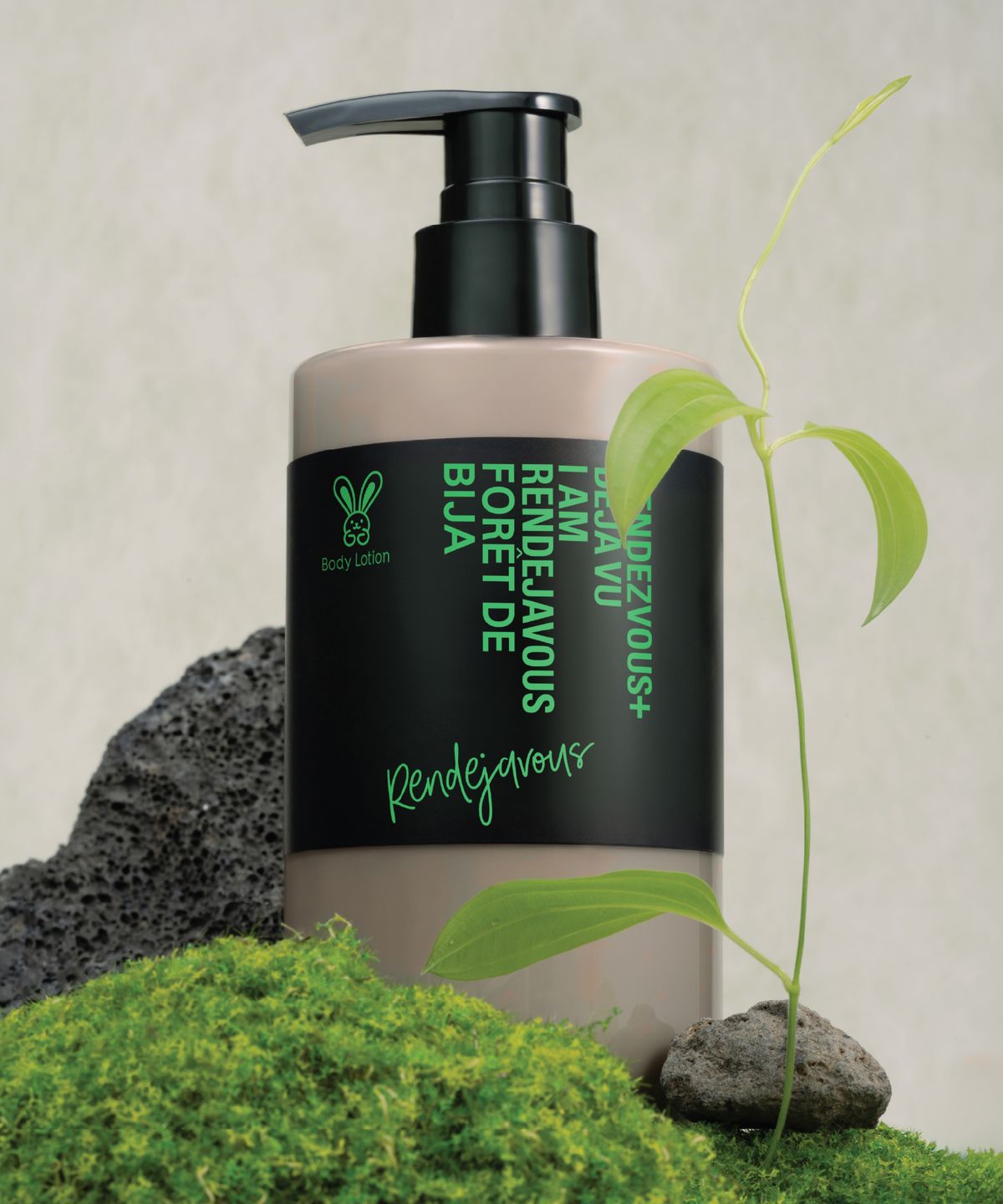 랑데자뷰 뷰티(RENDEJAVOUSBEAUTY) 포레드비자 퍼퓸 고보습 바디로션 300ml