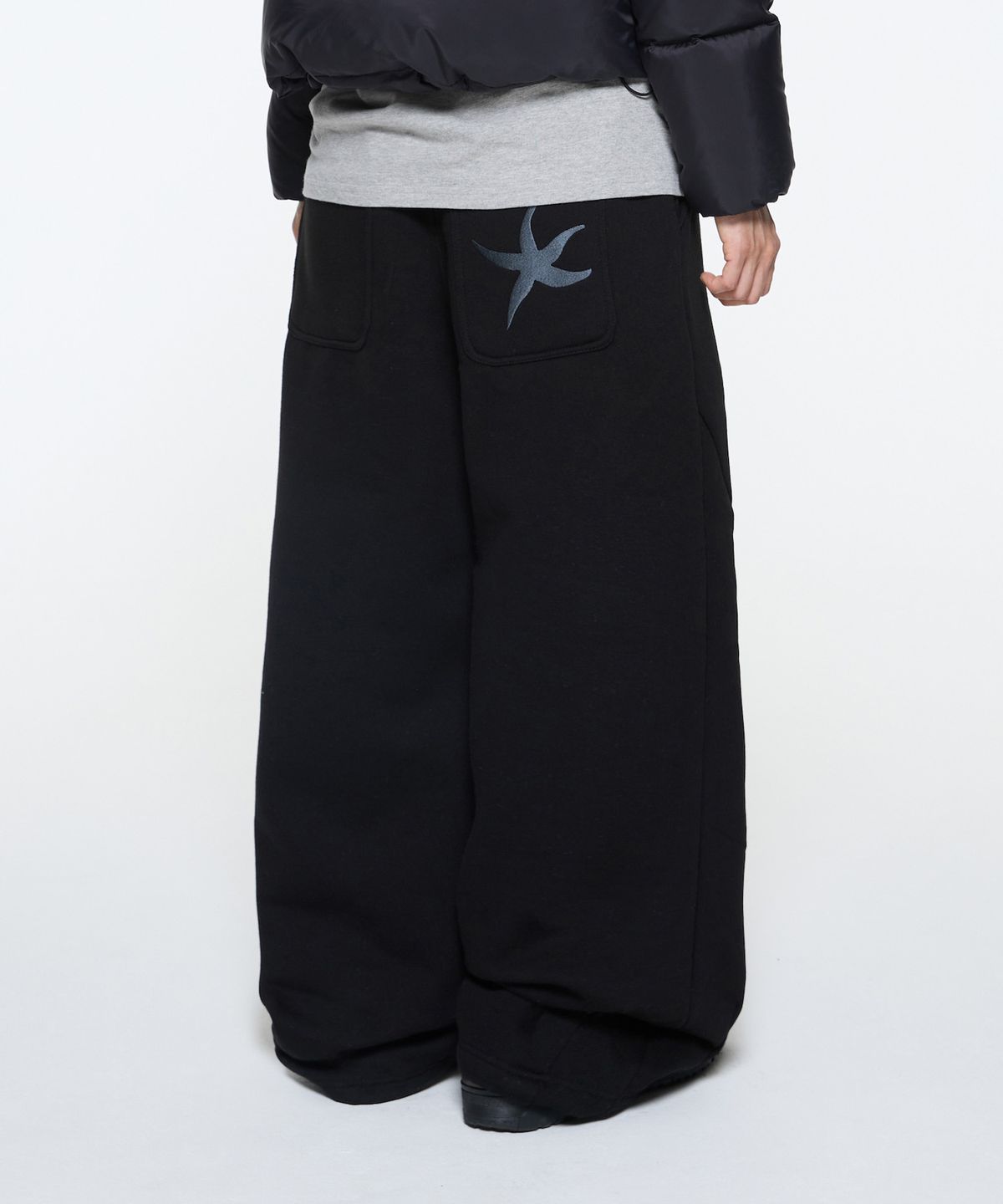 더콜디스트모먼트(THE COLDEST MOMENT) TCM starfish sweat pants (black)