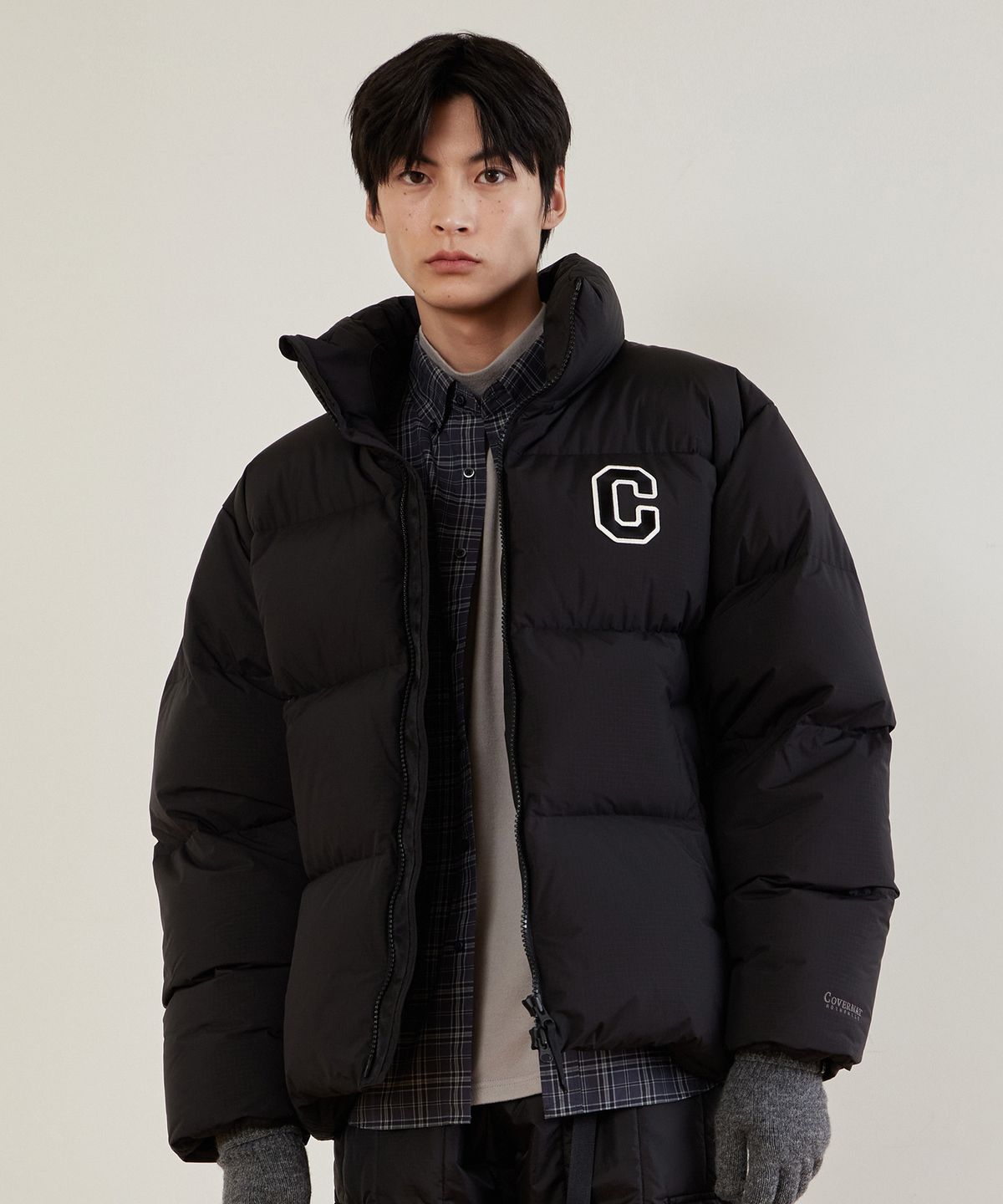 커버낫(COVERNAT) RDS 컬리지 C 로고 오버핏 숏 푸퍼 블랙
