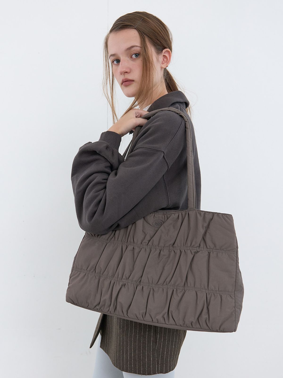기준(KIJUN) Macaron Bag Large Taupe