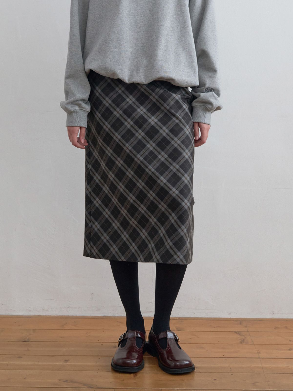 기준(KIJUN) Check Midi Skirt Charcoal