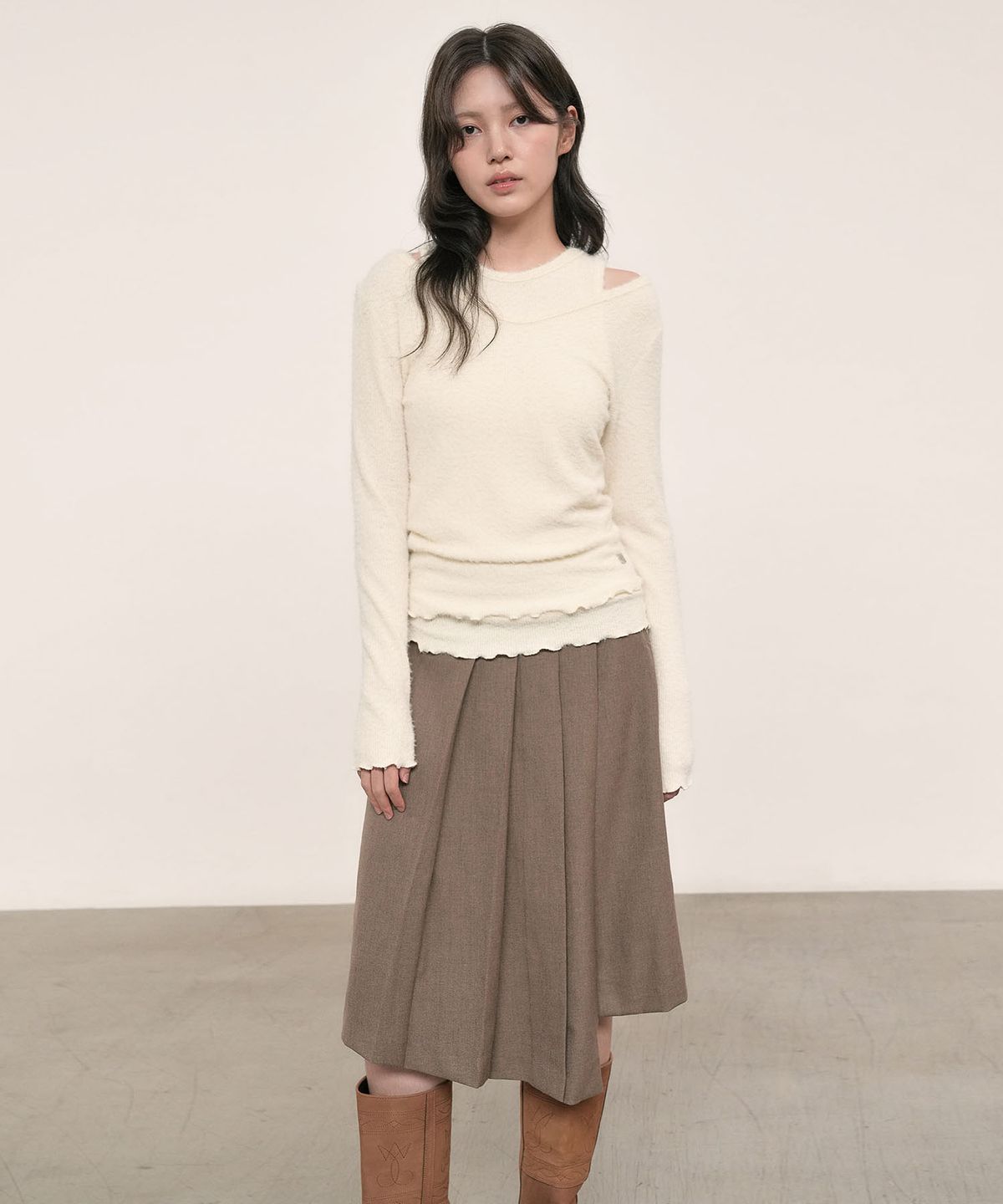 아우로(OURO) STUD PLEATS SKIRT [ BROWN ]