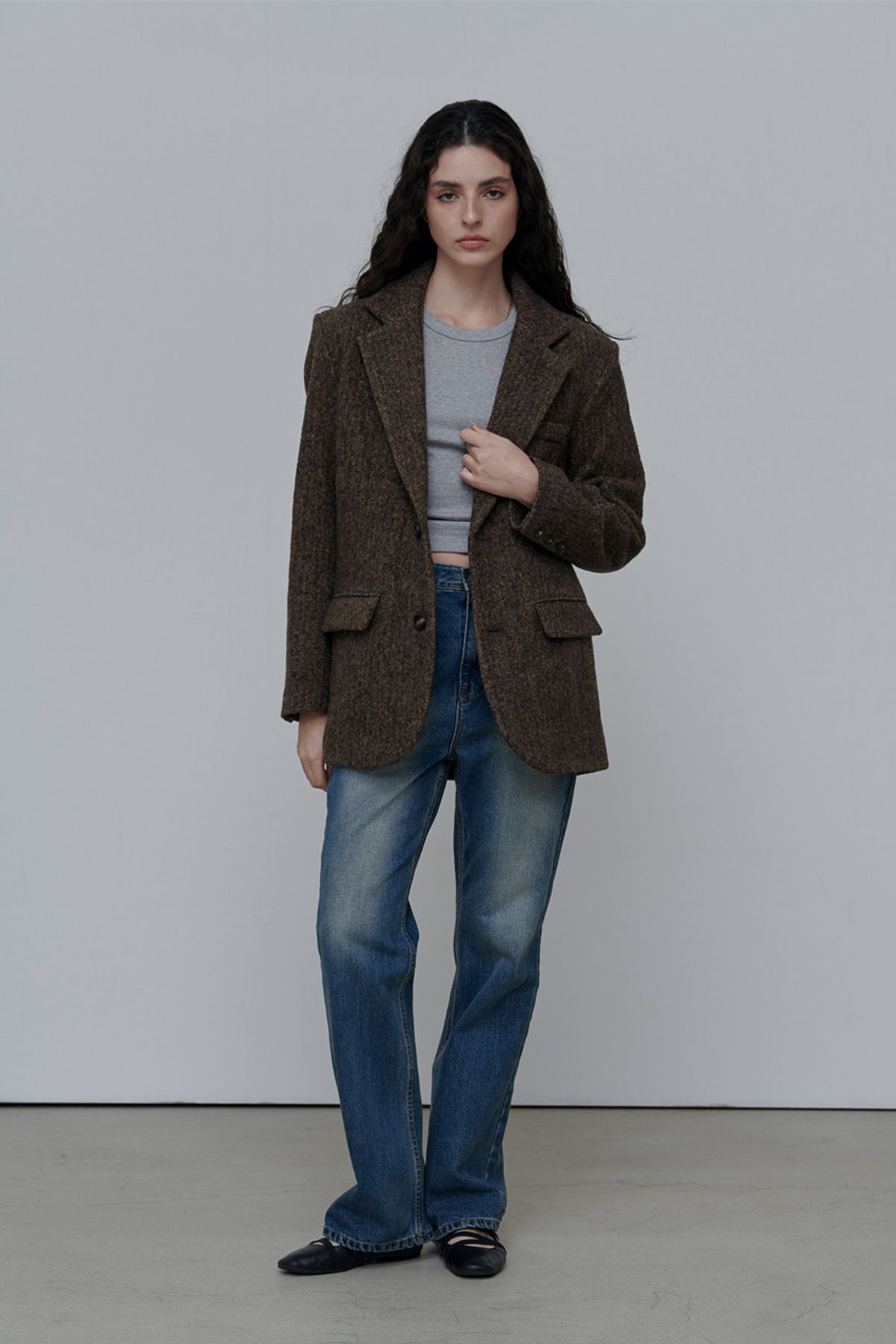 애니타임로릭(ANYTIME LOREAK) IRIS SEMI-FLARE PANTS-DEEPBEIGE (W)