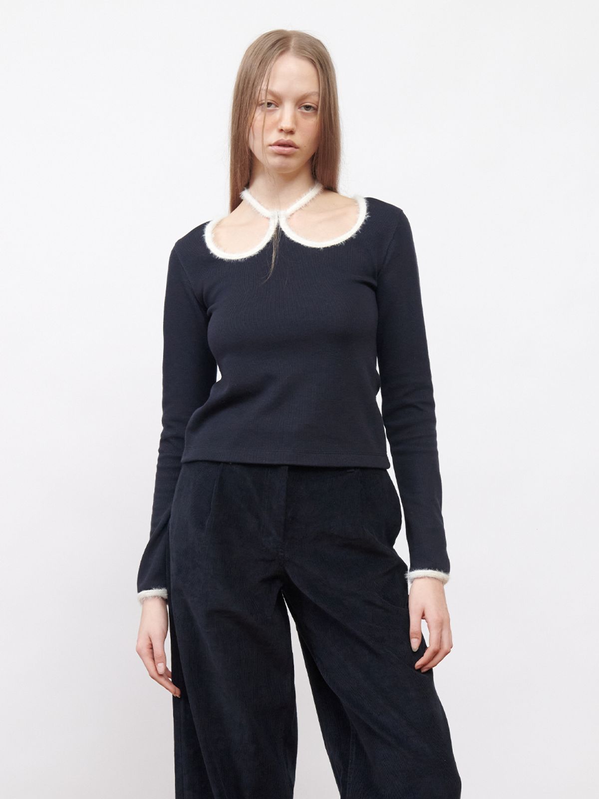 기준(KIJUN) W-Neck Jersey Top Black