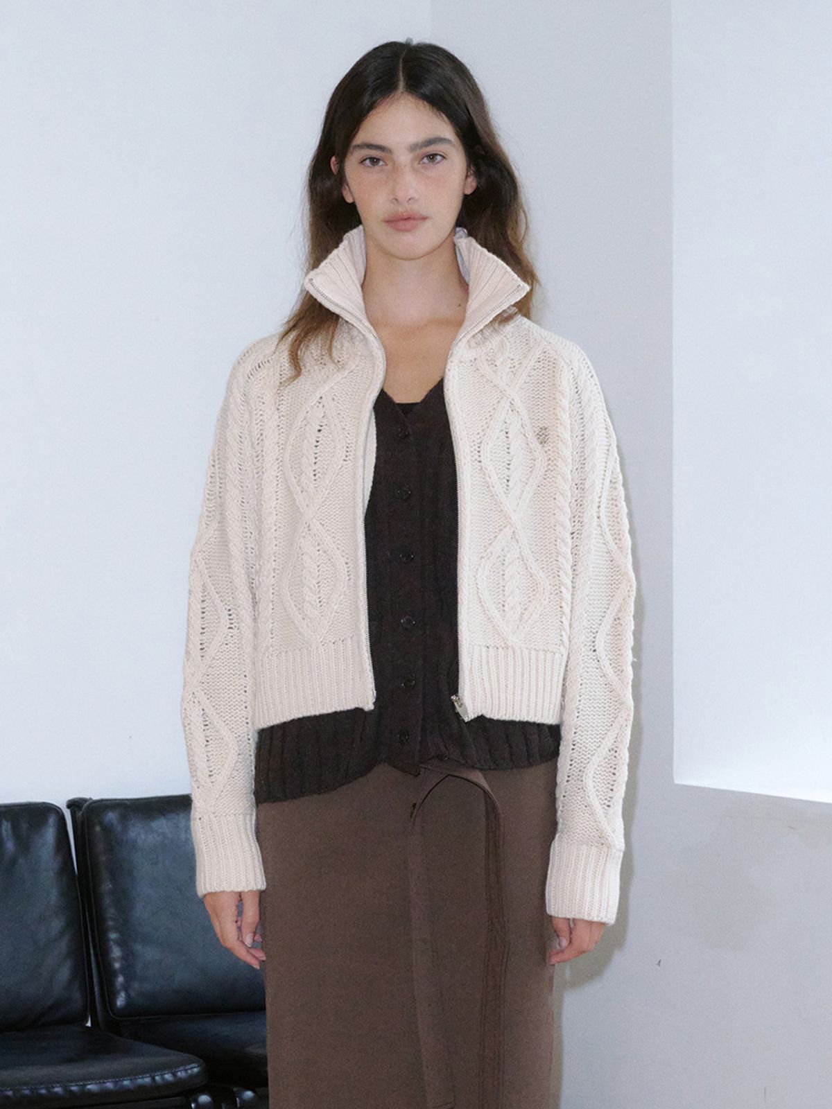 기준(KIJUN) Cable Knit Zip-Up Ivory