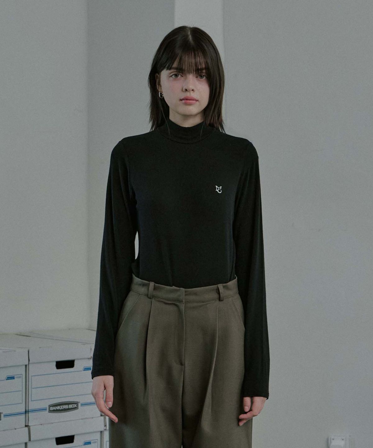 무아르모아(MOIREMOA) wool basic turtleneck top - black
