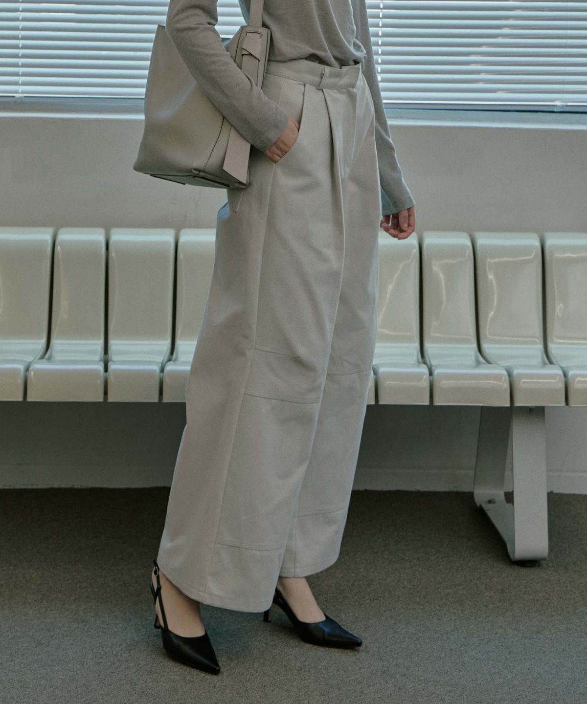 무아르모아(MOIREMOA) Peach cotton wide chino pants - light beige