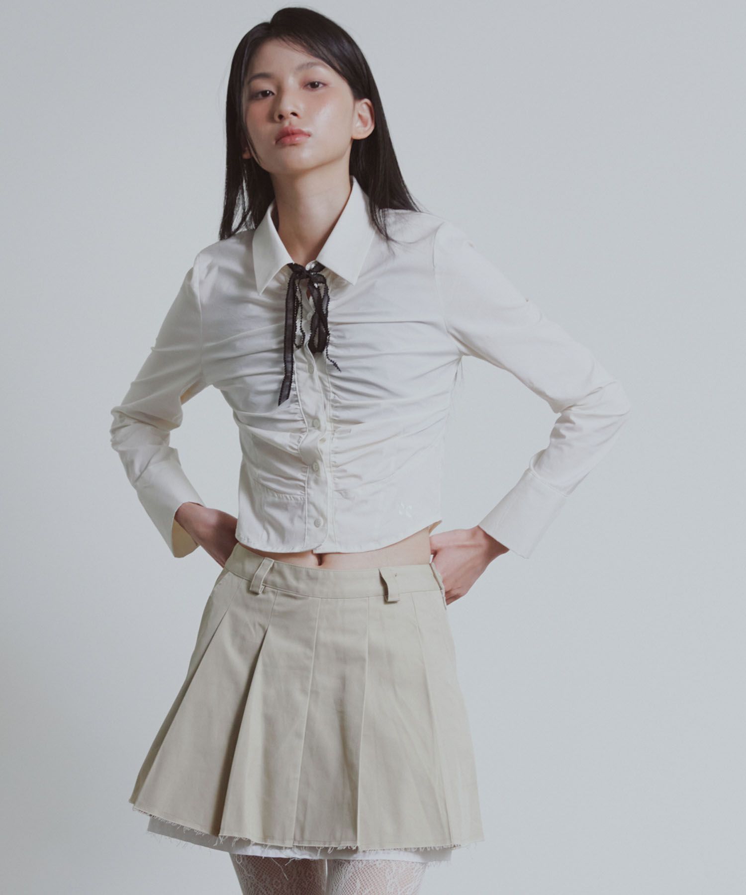 MUSINSA | ETRE AU SOMMET Front Slim Shirring Shirt (Cream)