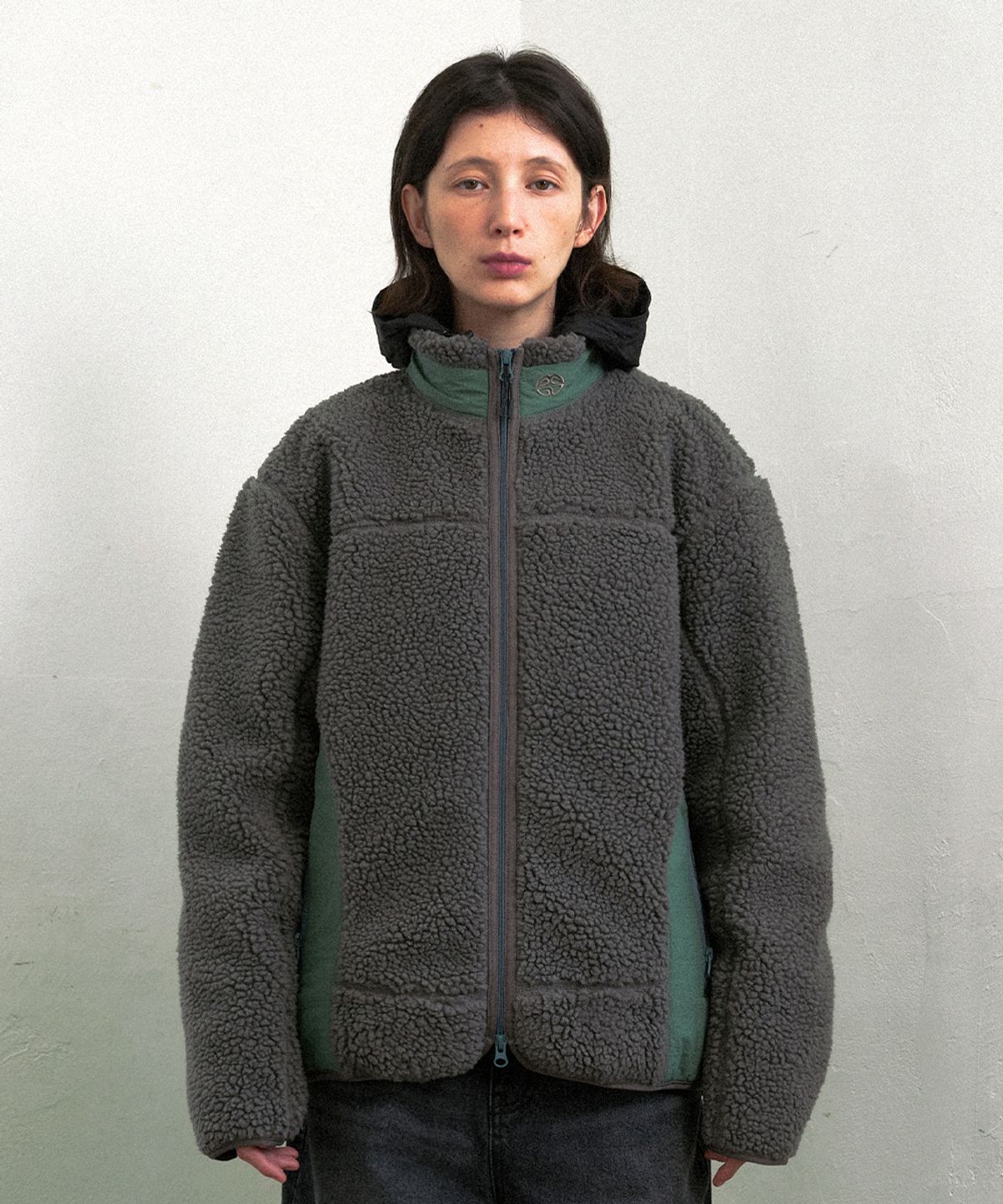마하그리드(MAHAGRID) CURVED SHERPA FLEECE JACKET GREY(MG2EFMJ230A)