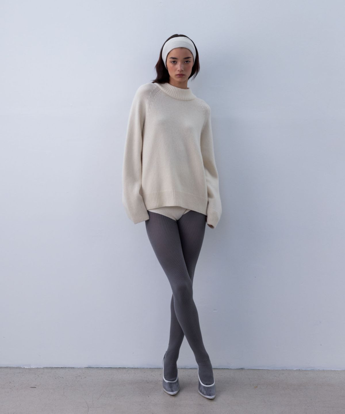수수무(SUSUMU) HAMI CASHMERE-BLEND SWEATER - cosmic latte