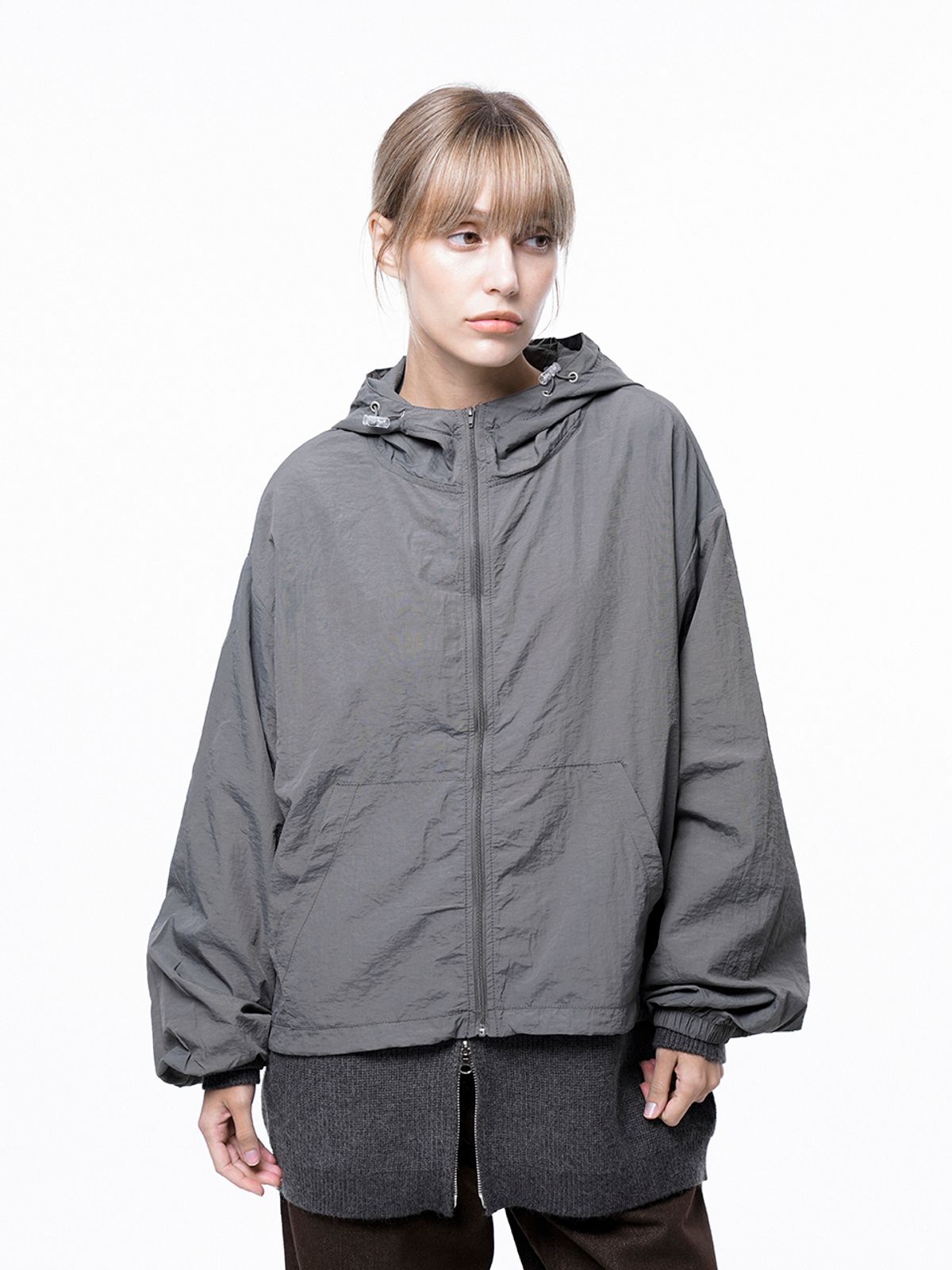 챈세스노이(CHANCE'S NOI) Crop Hooded Windbreaker Jumper - Charcoal /W243OT01CH