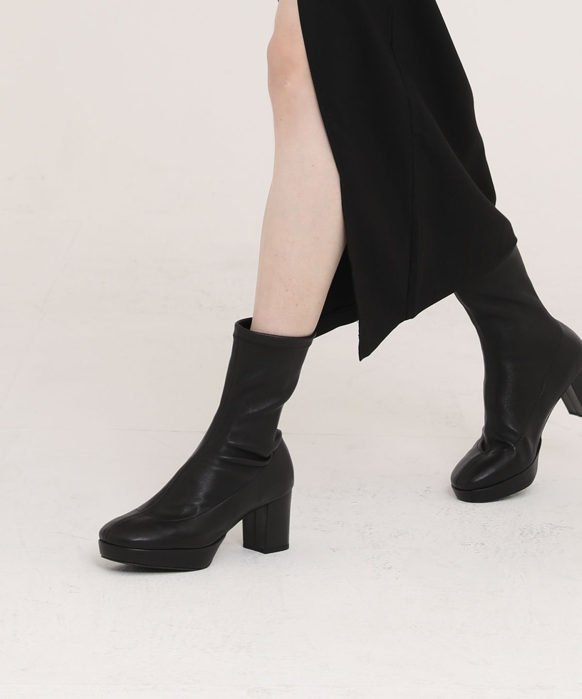 슈바이초이(SHOEBYCHOI) 스트레치 가보시 미들 부츠 (7cm) _올리브그린, 블랙
