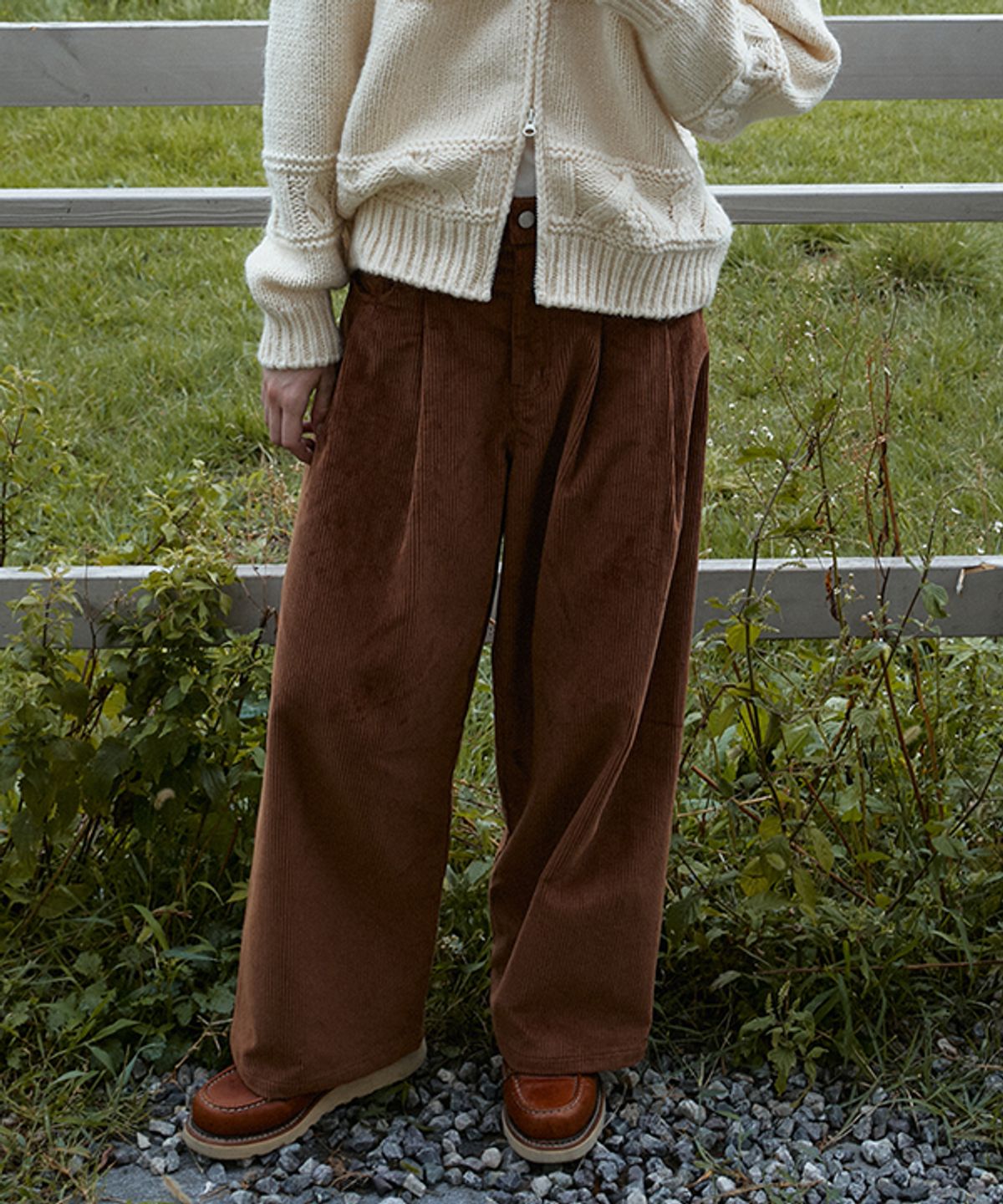 그린버터(GREENBUTTER) Corduroy Wide Pants (Brown)
