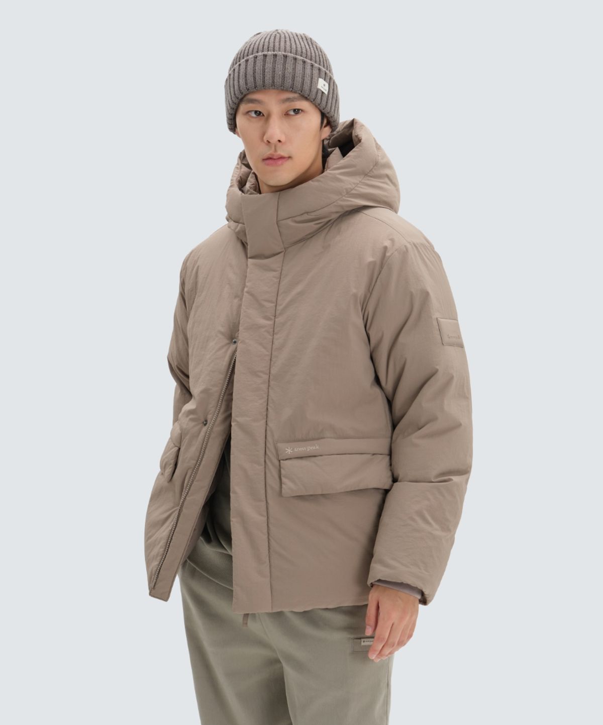 스노우피크 어패럴(SNOWPEAK APPAREL) 시티캠퍼 후드 헤비 다운 자켓 (S24WMGDJ10) Cocoa