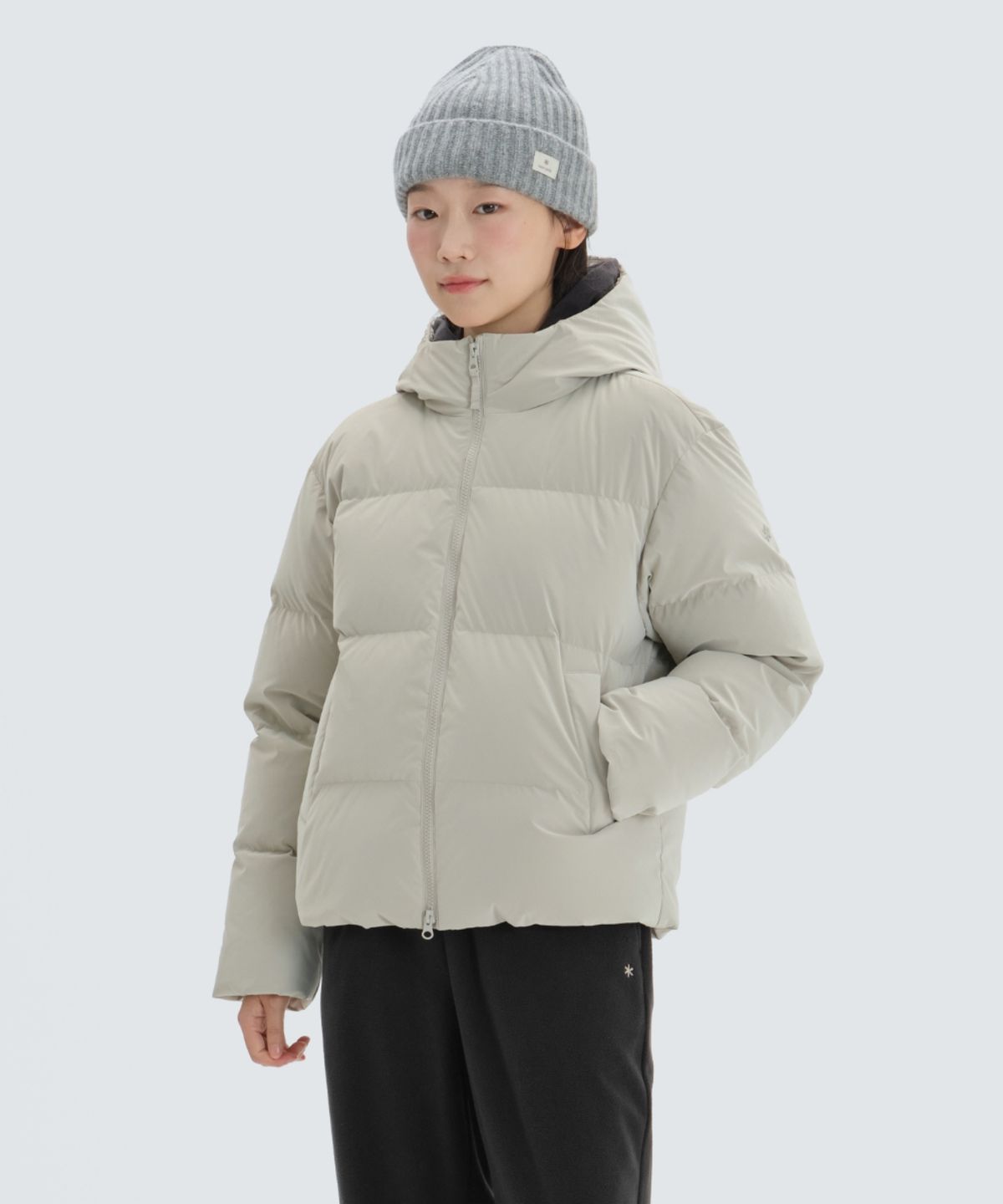 스노우피크 어패럴(SNOWPEAK APPAREL) 실키 여성 후드 미들 다운 자켓 (S24WWTDJ27) Light Beige