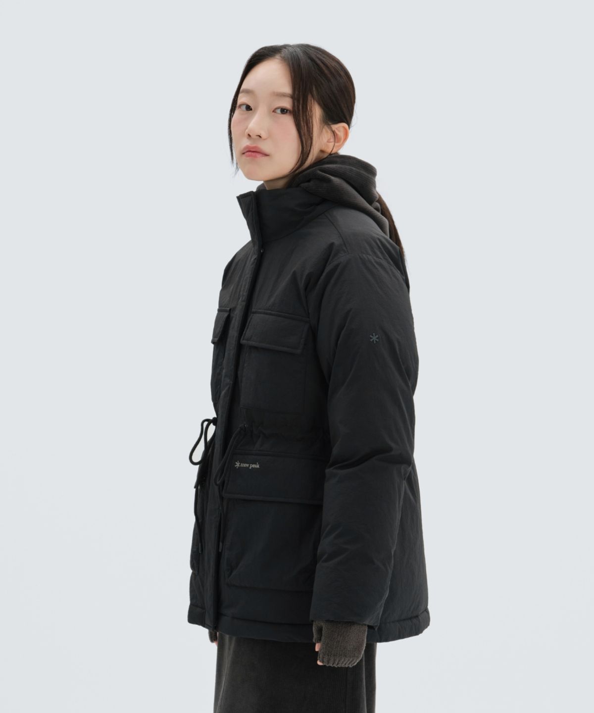 스노우피크 어패럴(SNOWPEAK APPAREL) 여성 스탠드넥 중기장 다운 자켓 (S24WWGDJ69) Black
