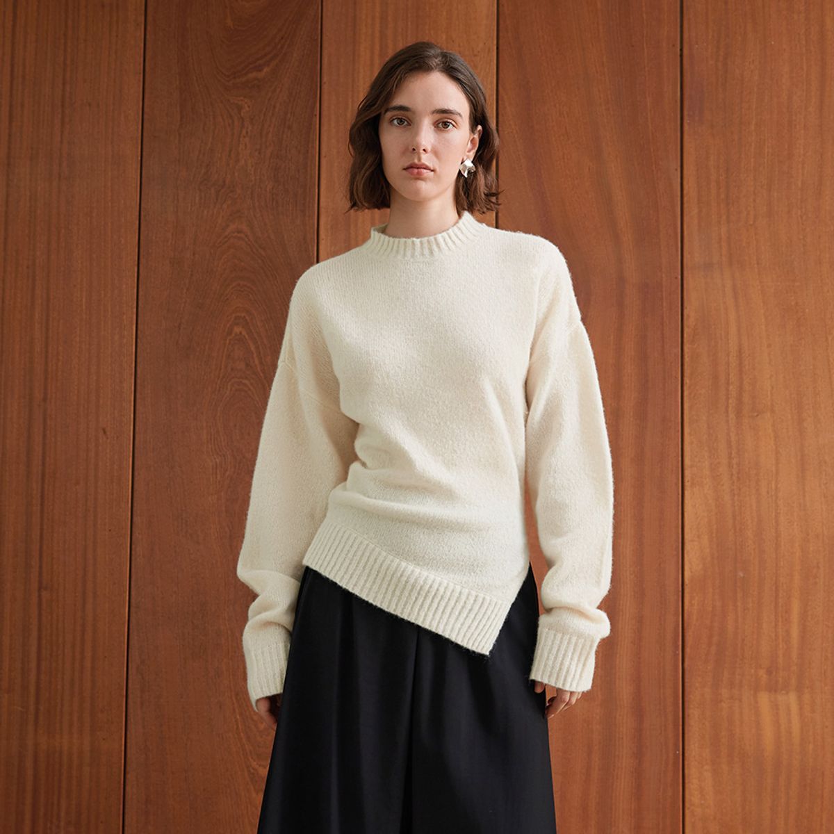 와이와이아이엠(YYIAM) YY_Hem slit casual knit top