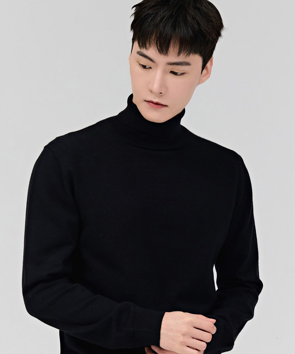 체이스컬트(CHASECULT) 남성 에센셜 터틀넥 스웨터-블랙