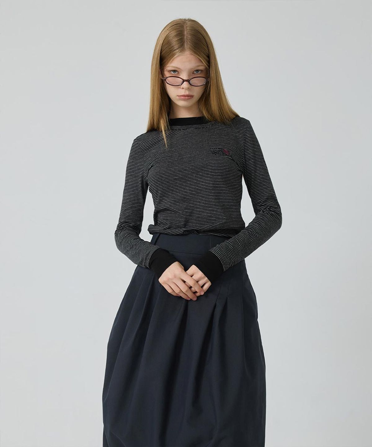유센틱(YUTHENTIC) 레이어드 스트라이프 로고 티 AW4XE99010