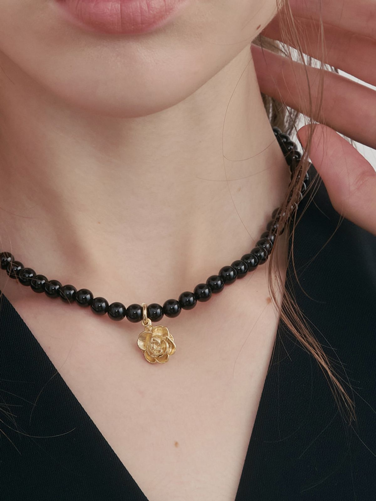 소수(SOSOO) Natural Stone Black Onyx Rose Necklace