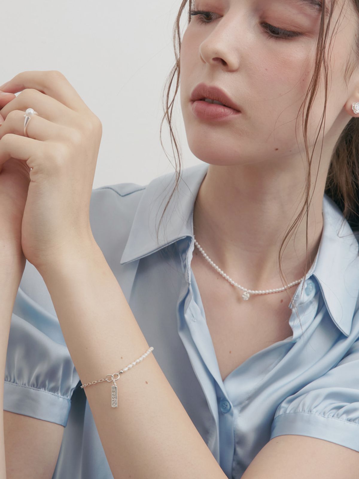 소수(SOSOO) 925 Silver Natural Pearl Chain Logo Bar Toggle Bracelet