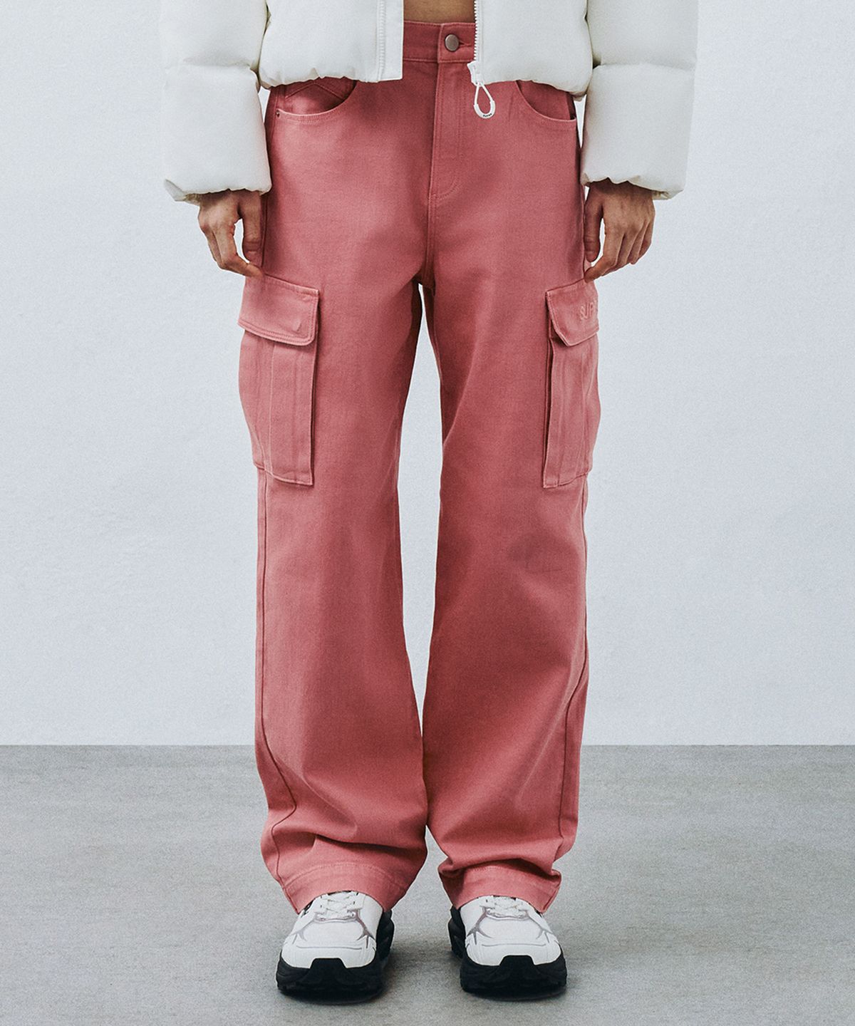 수프라(SUPRA) 여성 와이드 데님 카고 팬츠 (PINK)