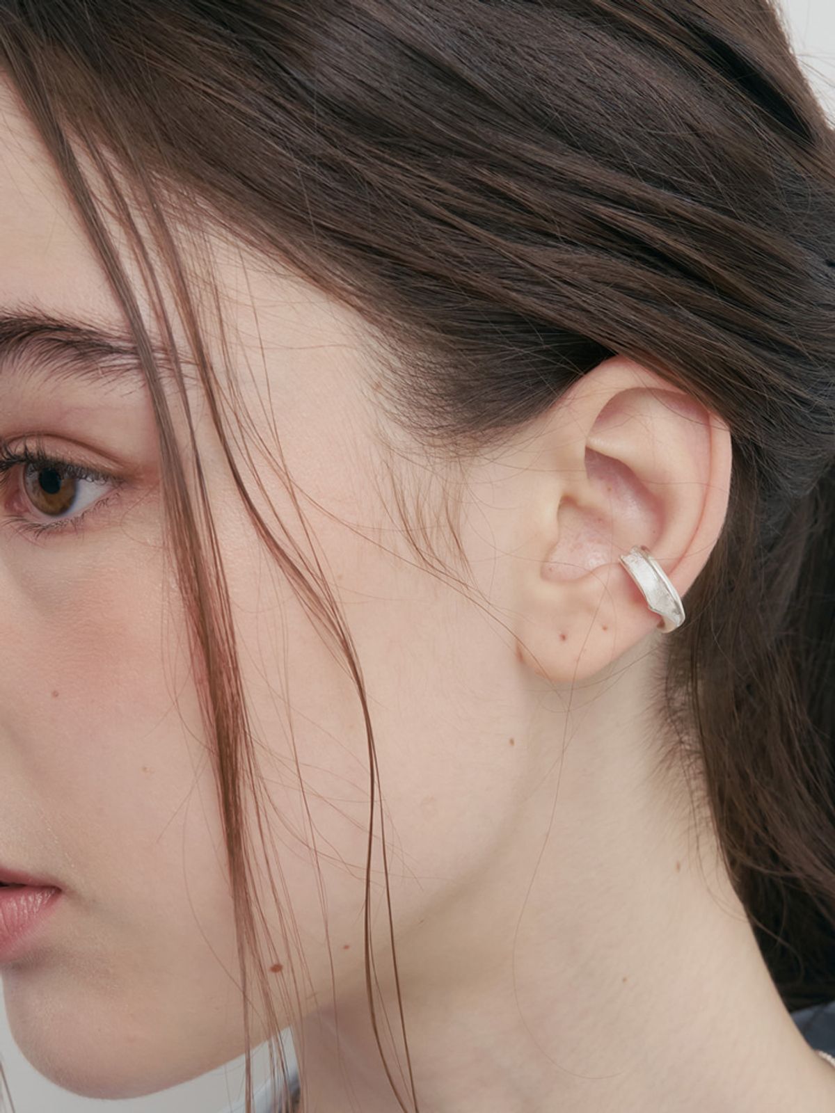소수(SOSOO) 925 Silver Matte Curve Ear Cuff