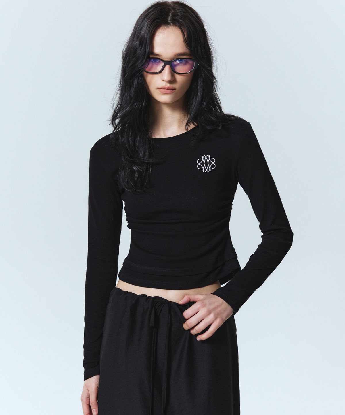 닉앤니콜(NICK&NICOLE) MINIMAL SHIRRING DOUBLE LAYERED TOP_BLACK