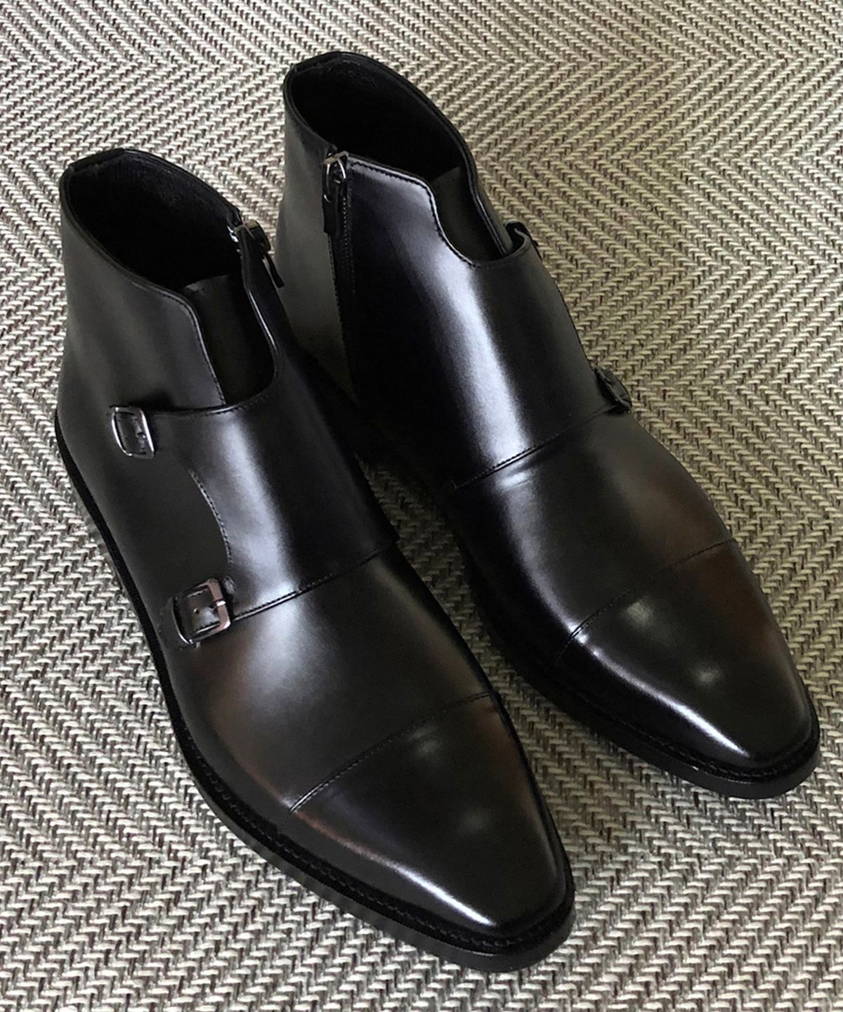 조앤슈(JOENSHOE) 하모닉 더믈몽크 미들부츠 블랙