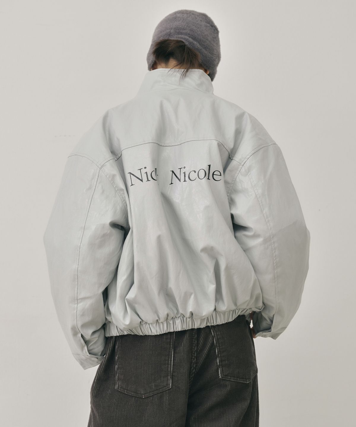 닉앤니콜(NICK&NICOLE) NICOLE LEATHER LOGO PADDING JUMPER_GRAY