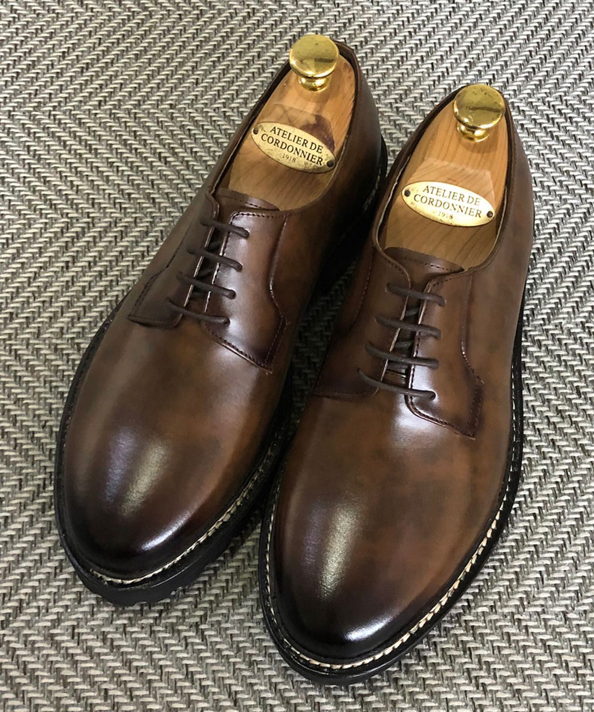 조앤슈(JOENSHOE) 휴만 스티치 더비 워커 옥스퍼드 스테인브라운