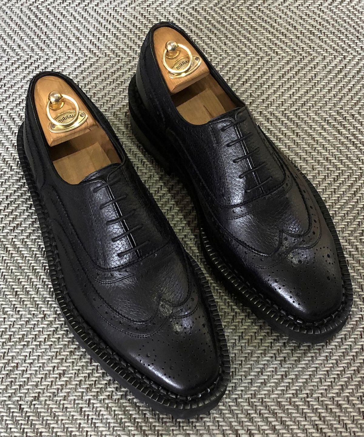조앤슈(JOENSHOE) 1003 스탠다드 윙팁 워커 옥스퍼드 오플블랙