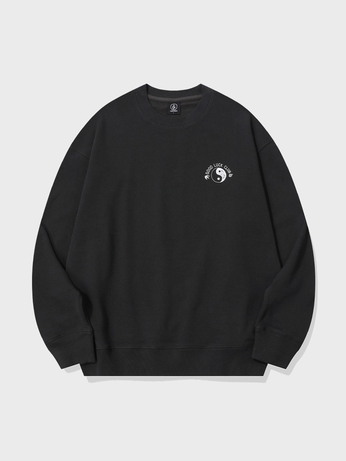 볼컴(VOLCOM) 굿 럭 클럽 오버핏 맨투맨 (다크 차콜) VA243RM002