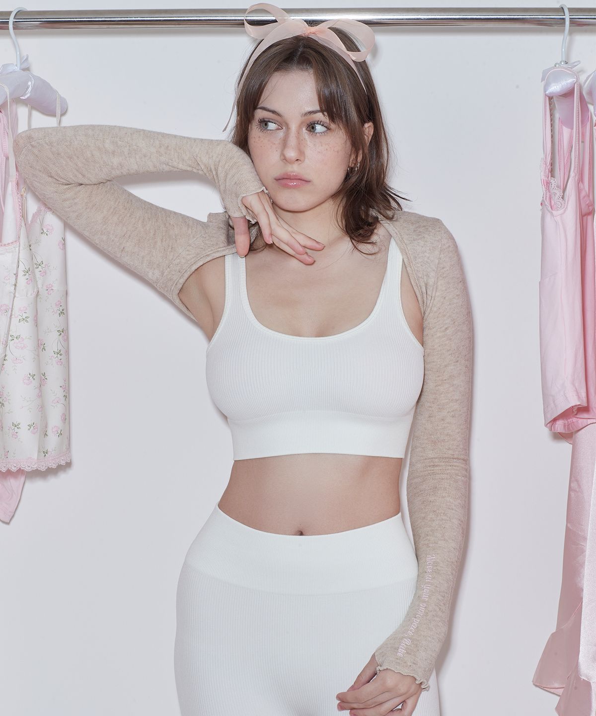 스웻스윗(SWEATSWEET) SOFT CREAM LETTERING BOLERO - BROWN