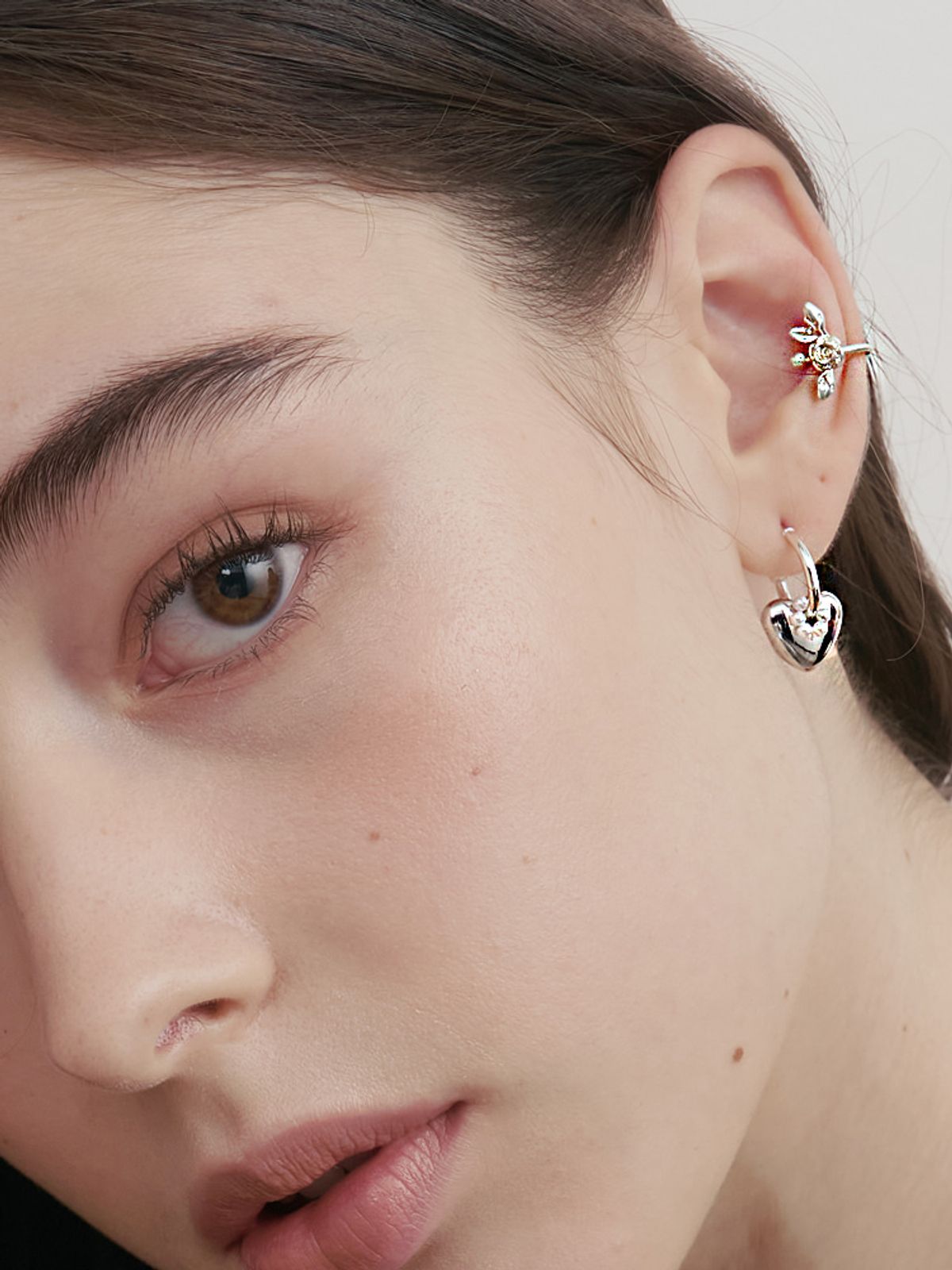 소수(SOSOO) Matte Silver Blooming Rose Ear Cuff