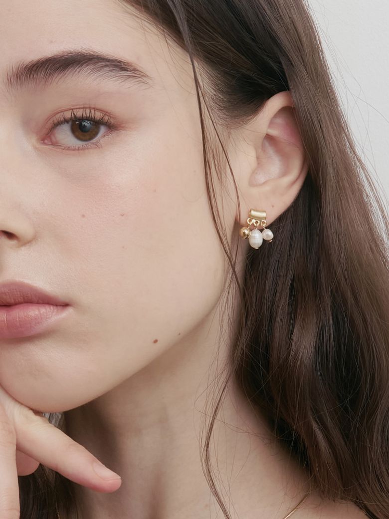 Natural Pearl Pipe Earrings