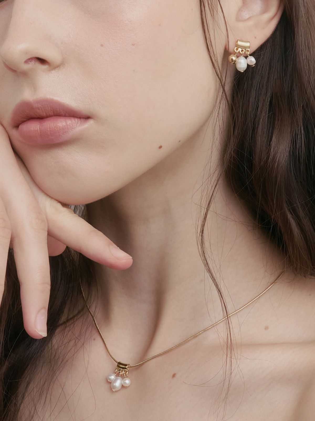 소수(SOSOO) Natural Pearl Snake Line Pipe Necklace
