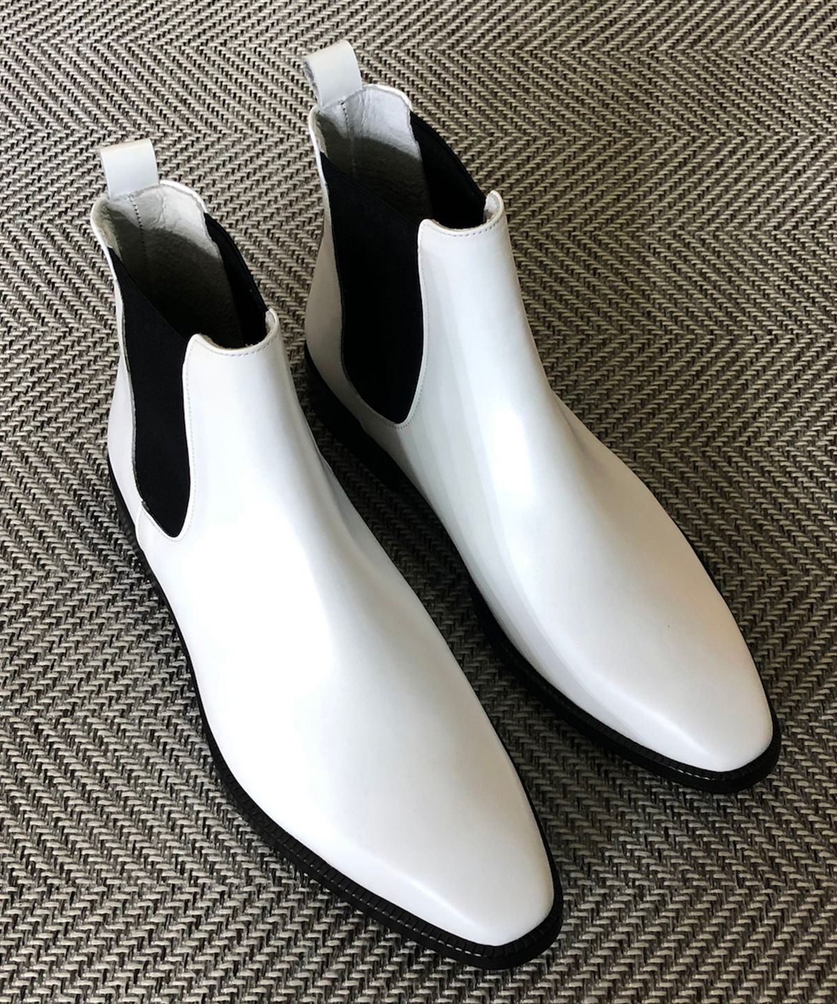 조앤슈(JOENSHOE) 릴 밴딩 첼시부츠 화이트