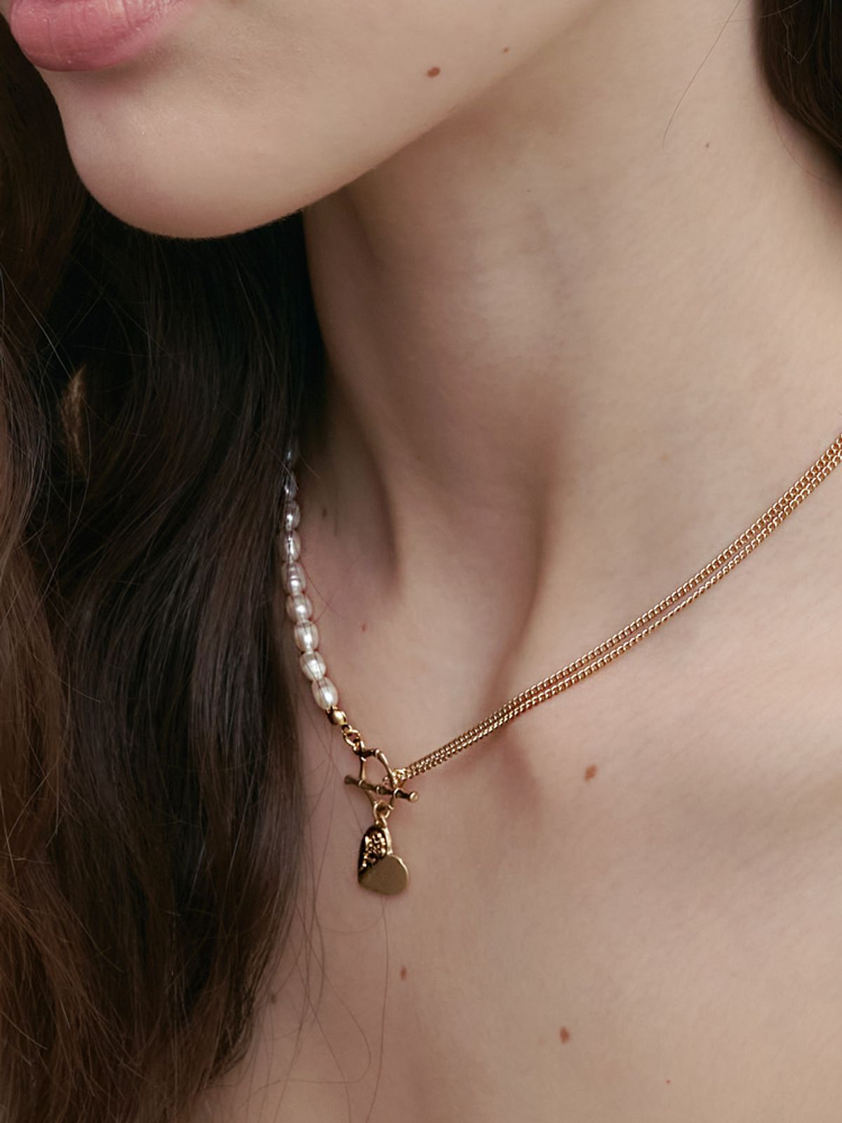 소수(SOSOO) Jane Natural Pearl Toggle Heart Necklace